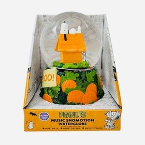 Peanuts Snoopy Musical Snomotion Water Globe